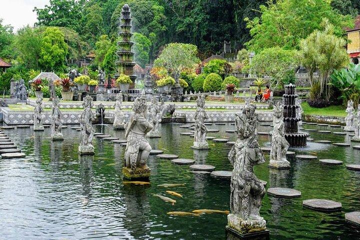 2日間の旅行火山Tukad Cepung WaterfallとLampunyang Temple