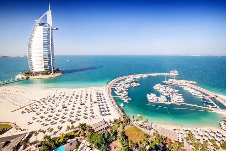 Ankomst Transfer: Dubai Lufthavn DXB til Dubai i Business Car