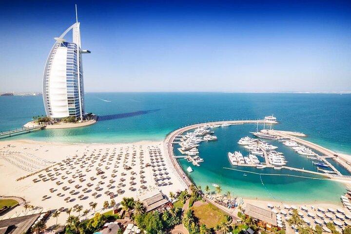 Trasferimento aeroportuale: da Dubai all'aeroporto di Dubai DXB in furgone/SUV di lusso