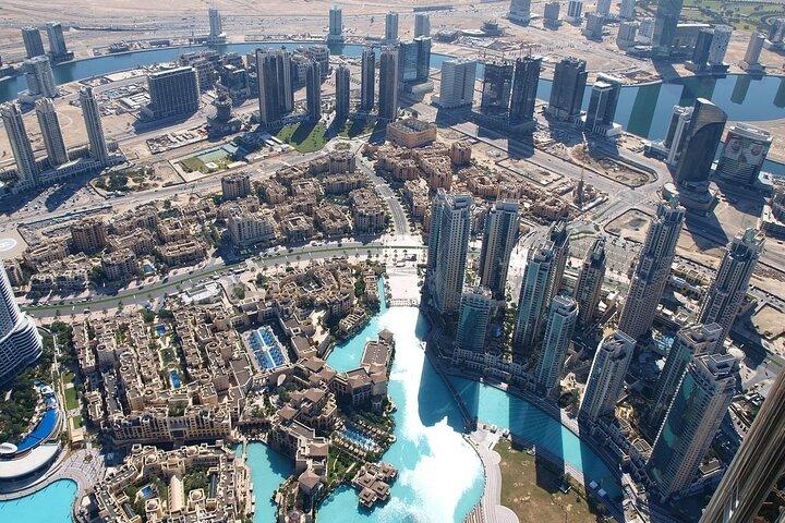 Trasferimento aeroportuale: da Dubai all'aeroporto di Dubai DXB in furgone/SUV di lusso