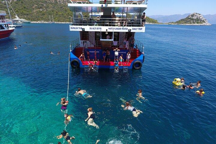 マルマリスでの半日ガラス底半潜水艦クルーズ