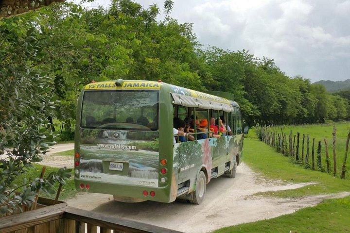 Appleton Estate Rum Tour and Pelican Bar Customize Tour