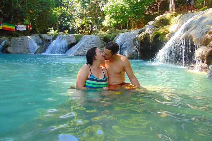 Excursão privada Blue Hole Secret Falls