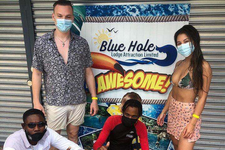 モンテゴベイジャマイカ、乗馬＆ブルーホールフォールズを探索