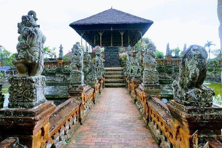 ケルタゴサ、ブサキ寺院、ジャンブルヒルズの日帰りツアー