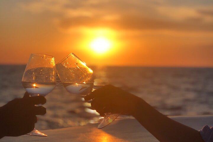 Charte Magi : Location de bateau à moteur privé au coucher du soleil à Ibiza