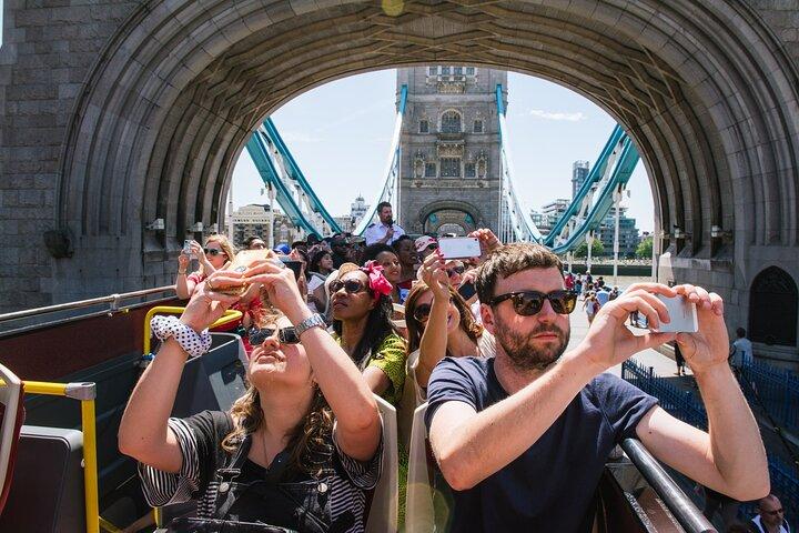 ロンドン・ビッグバス乗り降り自由ツアー（リバークルーズオプション）