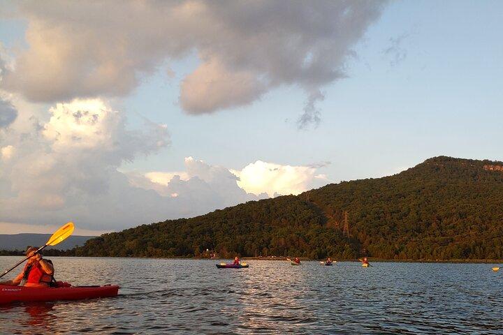 Nickajack Bat Cave Kayak Tour met Chattanooga Guided Adventures