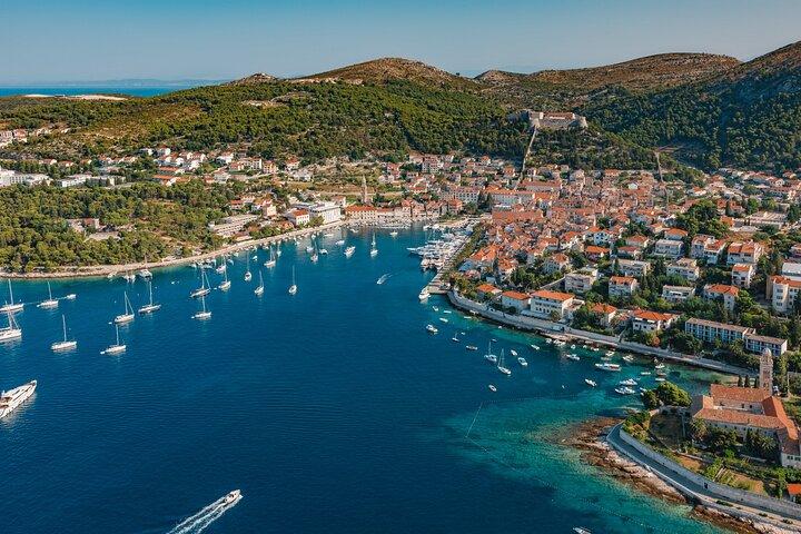 Erkunden Sie Hvar, Brac und Solta auf der privaten Bootsfahrt - einzigartige Erfahrung