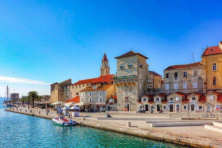 Privat transfer från Dubrovnik till Trogir med 2 timmars sightseeing, lokal förare
