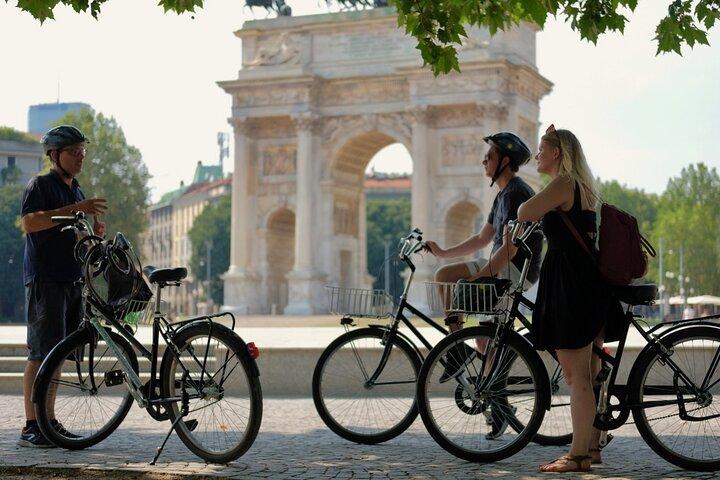 Milão: Tour de bicicleta Guia turístico ao vivo 3 horas e meia