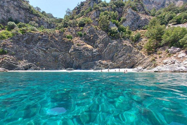 マルマリスでの半日ガラス底半潜水艦クルーズ