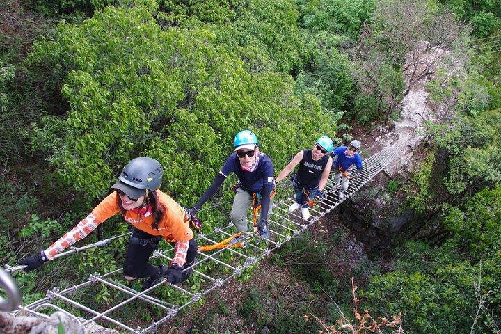 Vía Ferrata con Zipline Experience en Lijiang