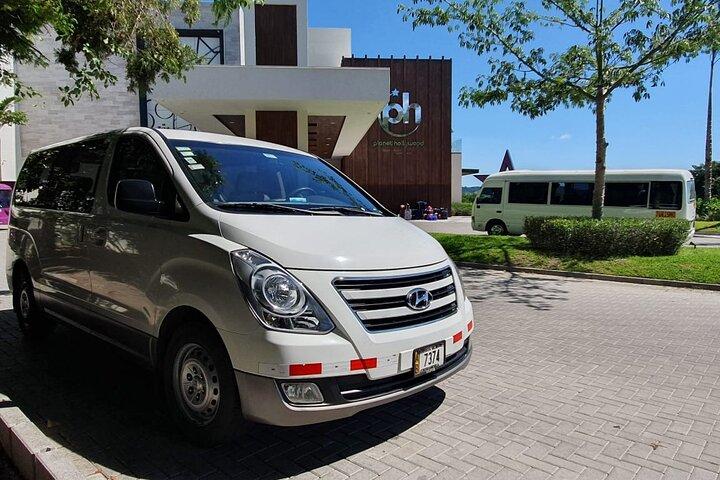 Aeroporto Liberia (LIR) a La Fortuna/Arenal: trasferimento VIP privato