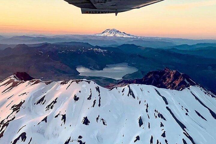 エンヴィ・アドベンチャーズによるセントヘレンズ山エアツアー