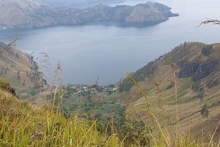 Tour privato di un'intera giornata a Lake Toba View e Karo Highlands da Medan City