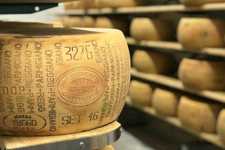 Parmigiano-Reggiano Tour och provningar