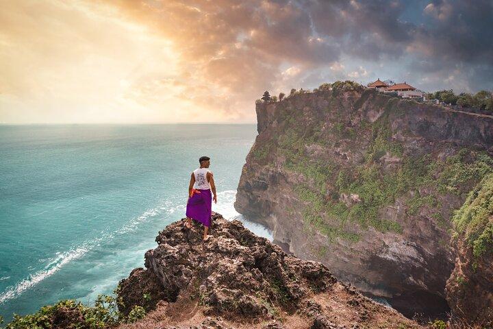Tour al tramonto del tempio di Uluwatu con spettacolo Kecak e cena con frutti di mare sulla spiaggia di Jimbaran