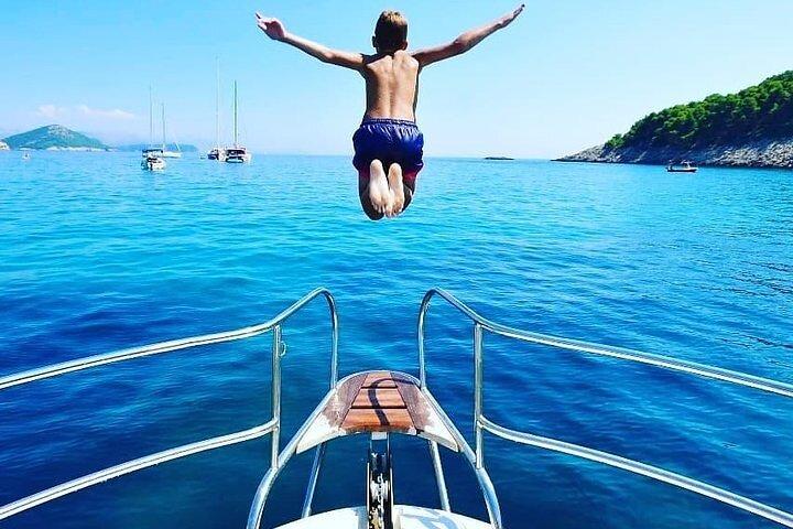 ドゥブロブニクからエラフィティ諸島への豪華プライベートボート旅行