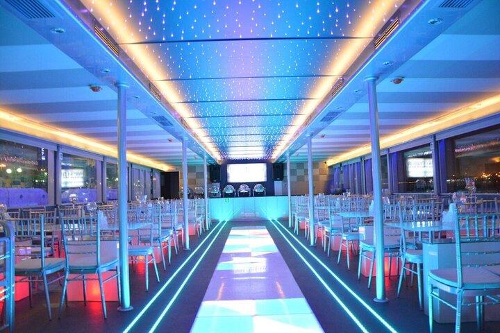 Dubai Marina Dinner Cruise med Live Shows