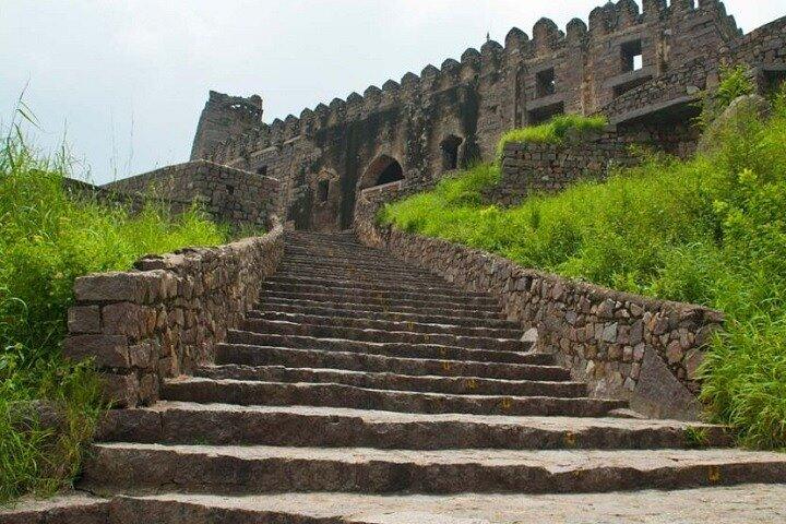 Excursion d'une journée: Fort Golconda, tombeaux de Qutub Shahi et musée emblématique de Salarjung