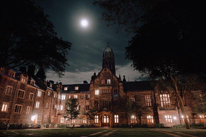 トロント大学ゴーストツアー : Secrets & Spectres