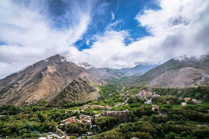 マラケシュからのアトラス山脈と 3 つの谷の日帰り旅行