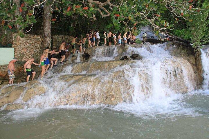 Excursión privada a caballo, Blue Hole, Dunn's River, rafting y tubing