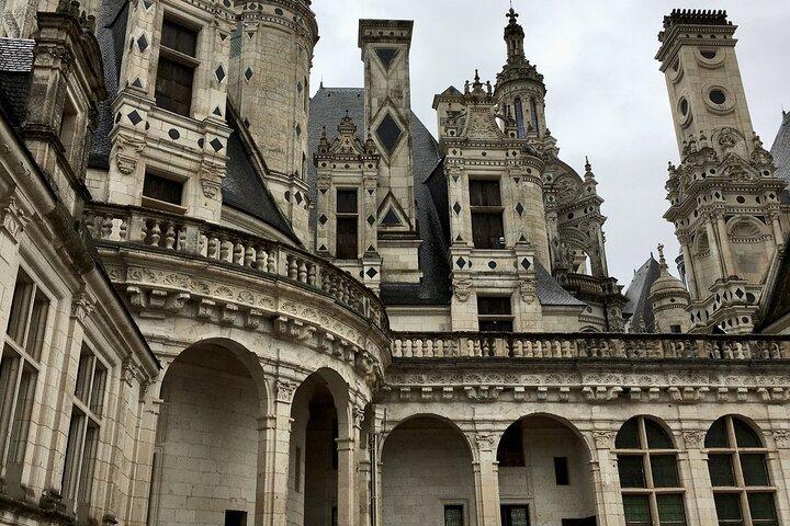 Private 3 Loire Castles Live Guided with Wine tasting from Paris