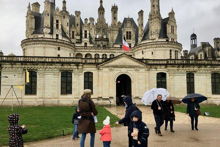 Private 3 Loire Castles Live Guided with Wine tasting from Paris