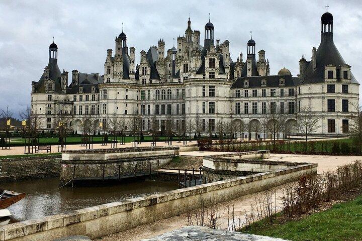 Private 3 Loire Castles Live Guided with Wine tasting from Paris