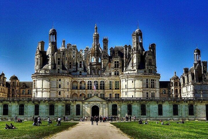 Private 3 Loire Castles Live Guided with Wine tasting from Paris