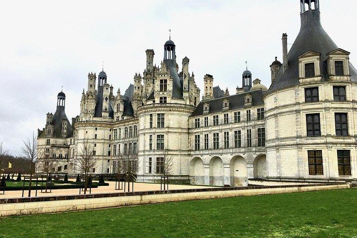 Private 3 Loire Castles Live Guided with Wine tasting from Paris