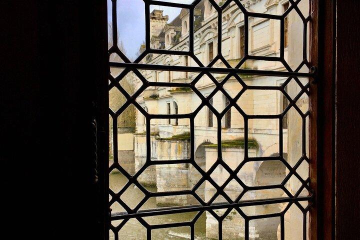 Private 3 Loire Castles Live Guided with Wine tasting from Paris