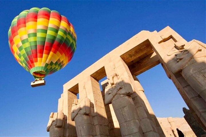 BALLON À AIR CHAUD PRIVÉ À LUXOR BALADE EN PETIT VOL DE GROUPE DE LUXE jusqu'à 12