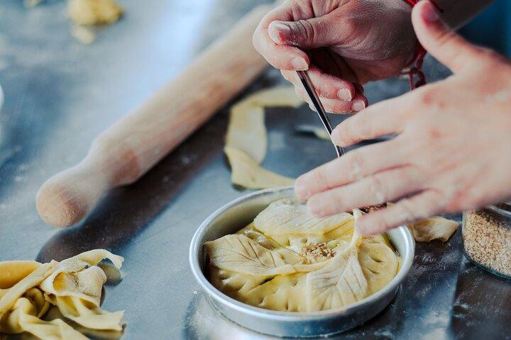アテネで楽しむギリシャ料理教室、アクロポリスを望む屋上でのディナー付き