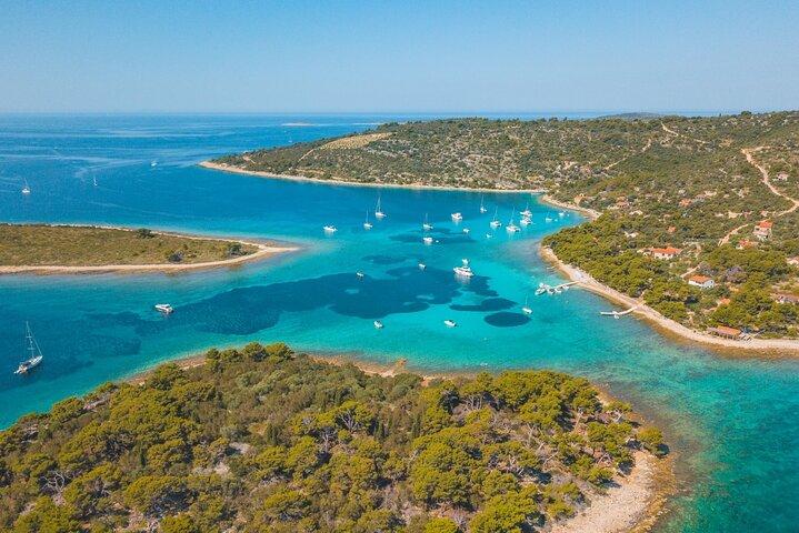 Private Bootstour zur Blauen Lagune & Solta - Schwimmen, Schnorcheln, Bräunen und Entspannen!