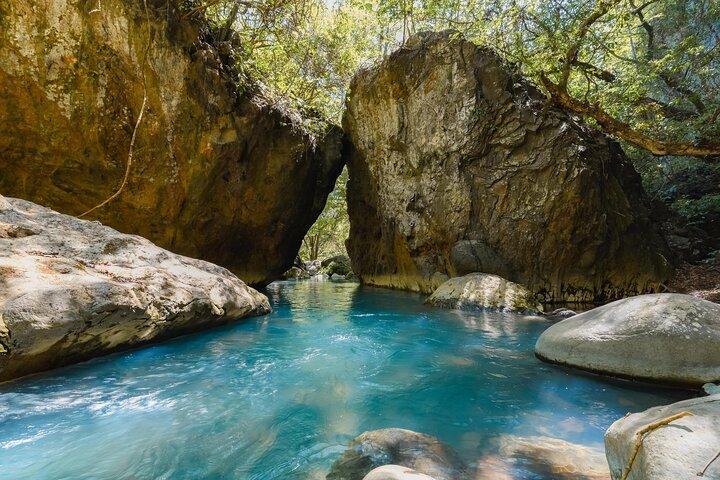 Caminhada pela Cachoeira La Leona com almoço