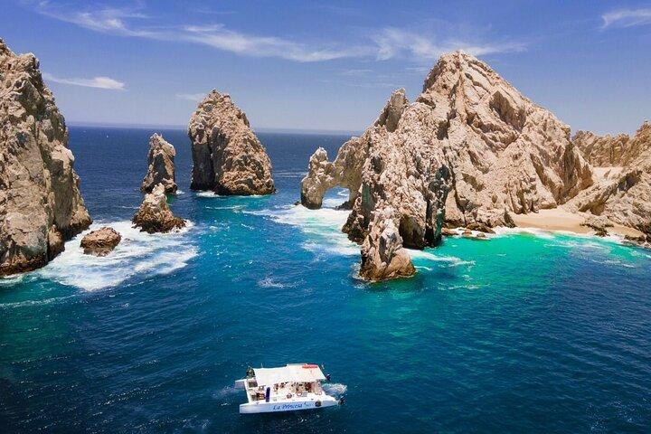 Crucero al atardecer por Cabo San Lucas con bebidas ilimitadas