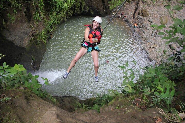Gravity Falls Wasserfall Jumping Canyoning