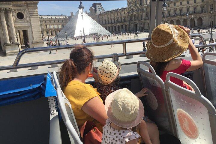 Paris Tootbus Kids Tour Sightseeing Live Guided Tour