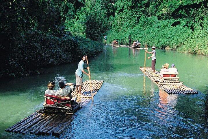 Excursão Martha Brae River Bamboo Rafting