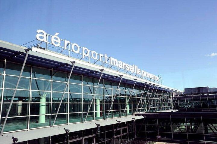 アヴィニヨンからマルセイユ空港への専用送迎