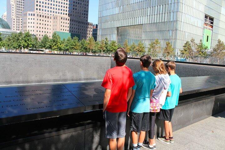 NYC グラウンド ゼロ プライベート ファミリー ツアーと 9/11 メモリアル チケット