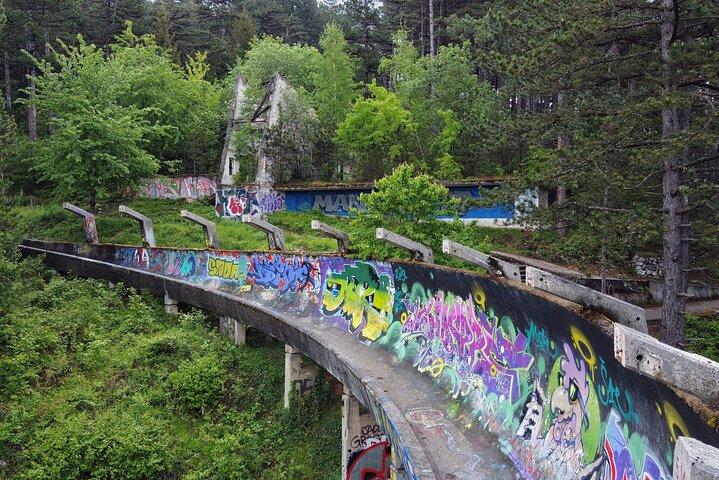 サラエボ：包囲された街 - トンネル博物館を巡る戦争ツアー
