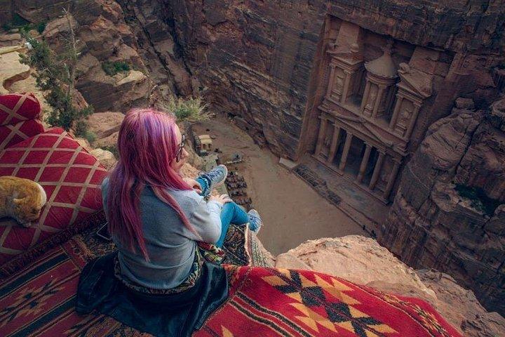 アンマン発ペトラ＆ワディラムへのプレミアム1日旅行