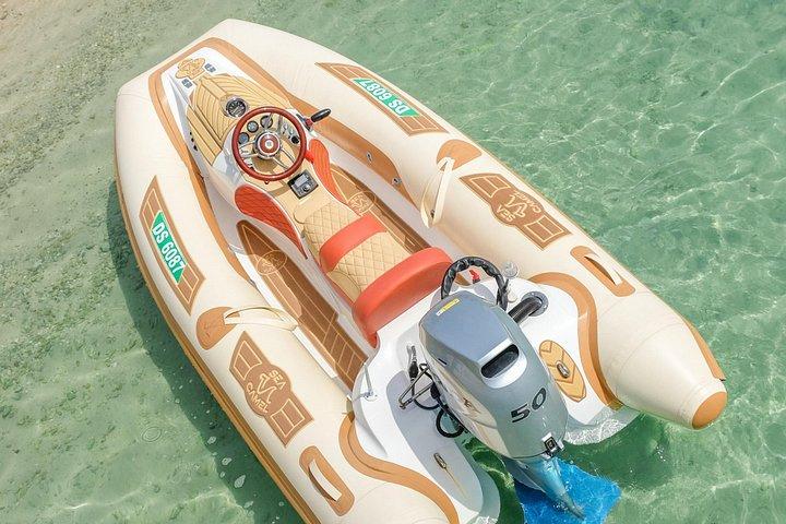 Kør selv-speedbådstur i Dubai