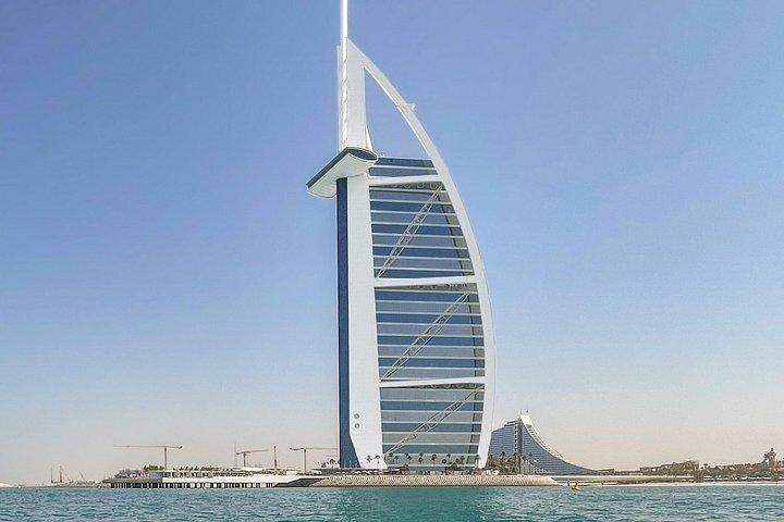 Kør selv-speedbådstur i Dubai