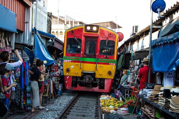 Excursão privada: mercado ferroviário e flutuante e a ponte sobre o rio Kwae