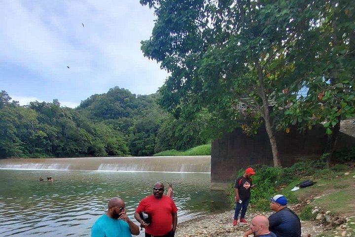 アンバーコーブとタイノ湾（プエルトプラタ）からのA​​TV（四輪バギー）オフロード